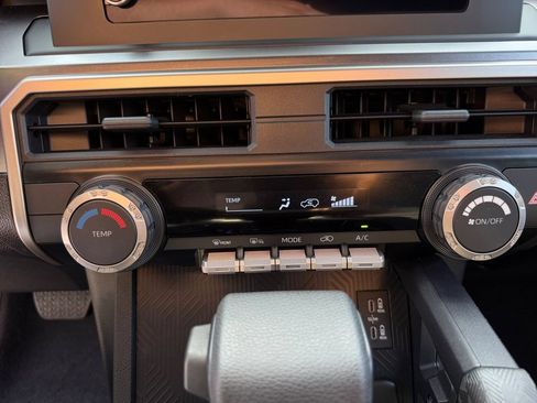 Used 2025 Toyota 4Runner SR5 AWD/4WD image 17