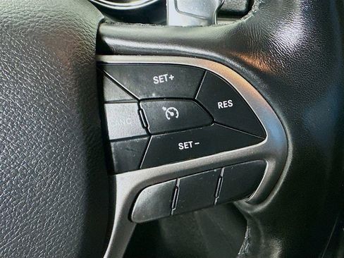 Used 2021 Jeep Grand Cherokee Laredo X image 10