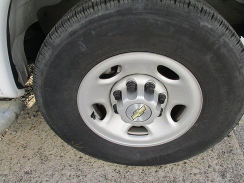 Used 2024 Chevrolet Express 2500 w/ Driver Convenience Package image 21