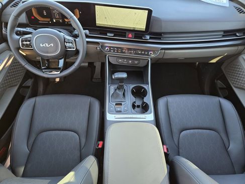 New 2026 Kia Carnival FWD image 18