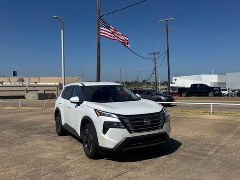 Certified 2024 Nissan Rogue SV FWD image 1