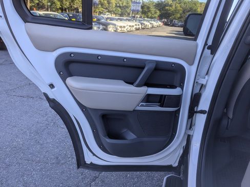 Used 2020 Land Rover Defender 110 HSE image 37