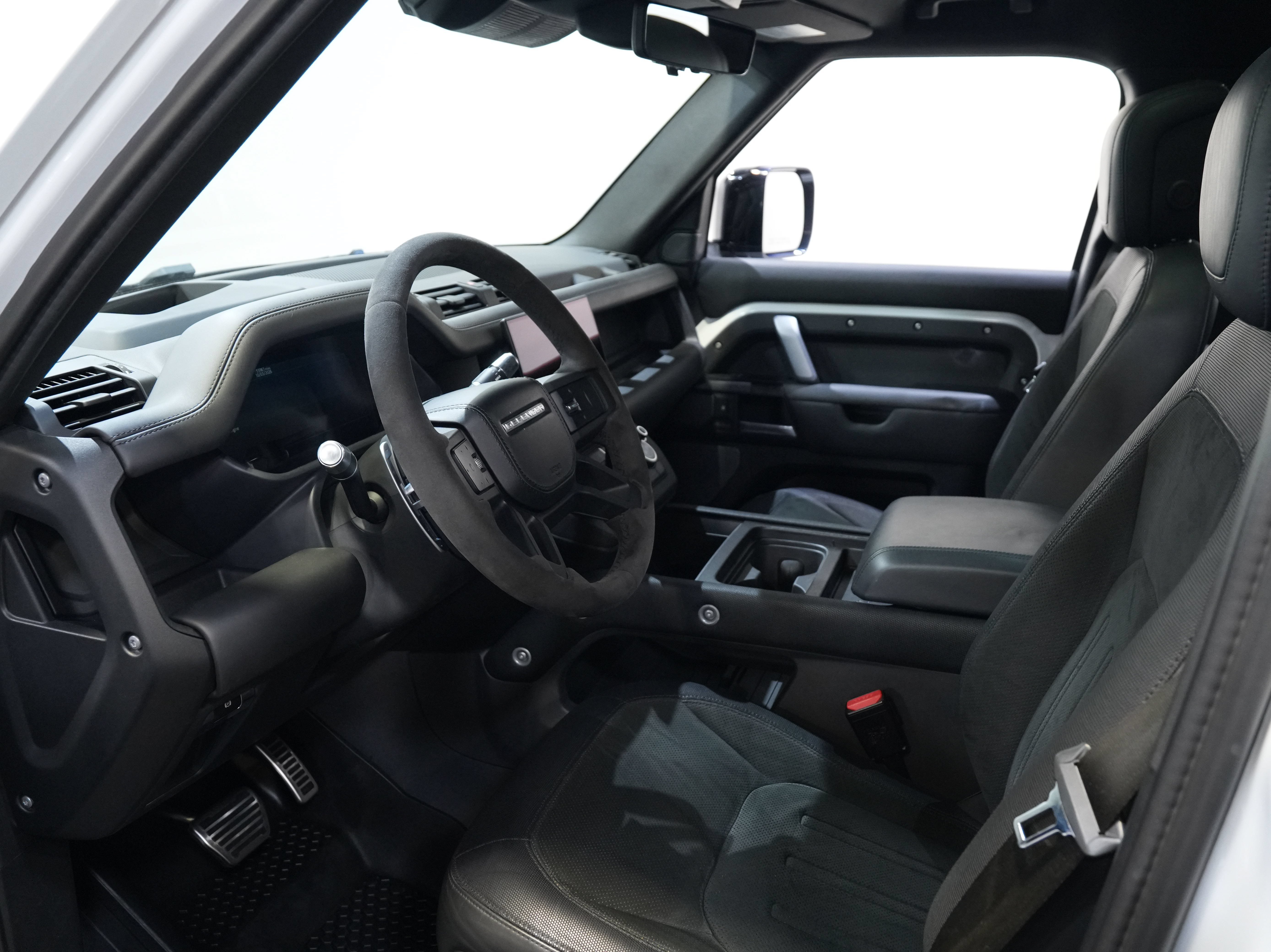 Used 2022 Land Rover Defender 110 V8 AWD/4WD image 30