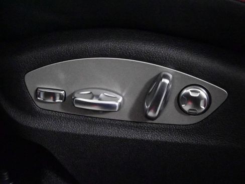 Used 2026 Porsche Macan AWD/4WD image 31