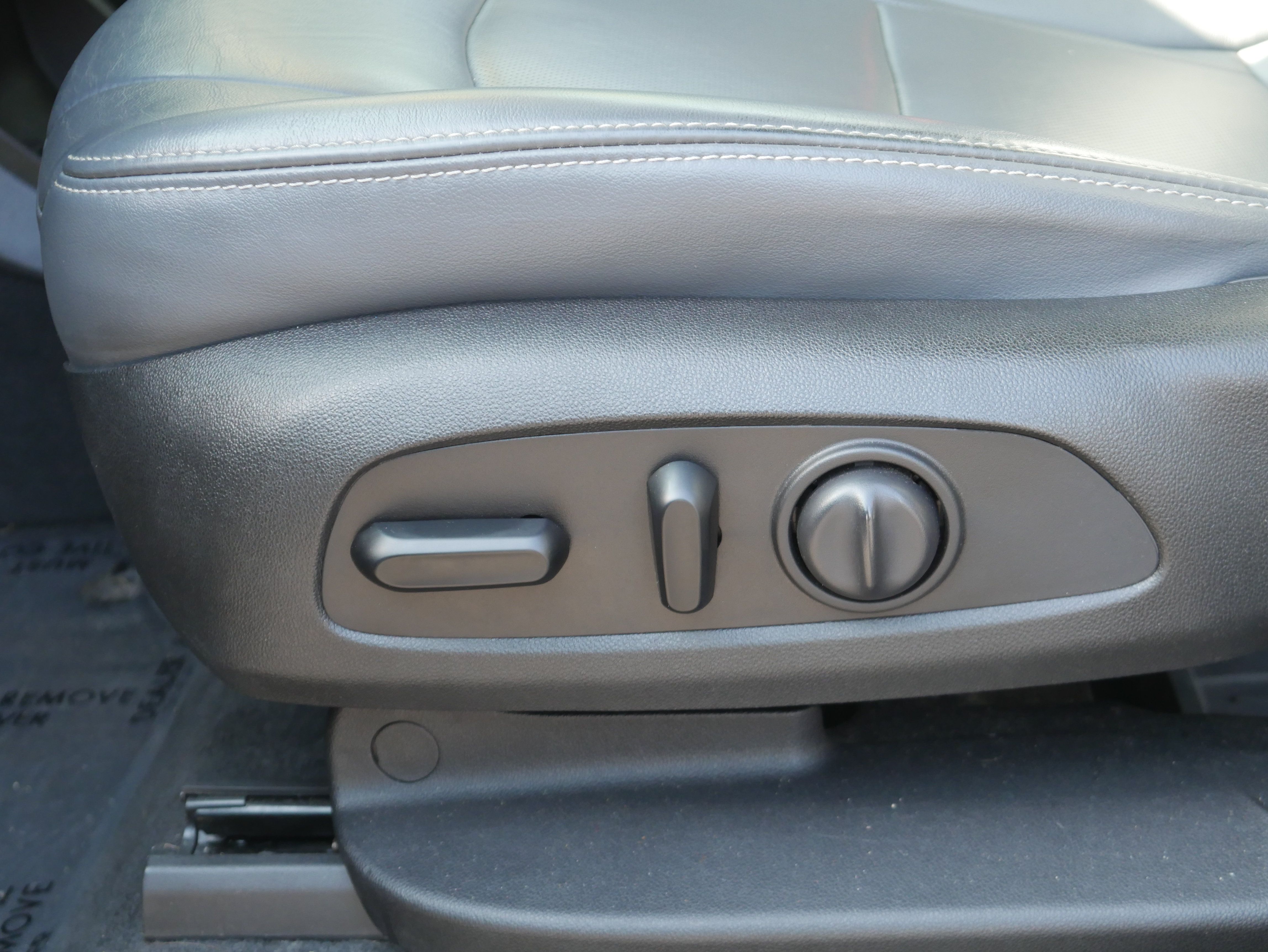 Used 2019 Buick Enclave Essence AWD/4WD image 15