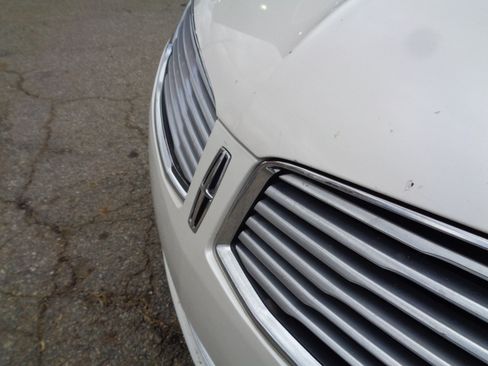 Used 2013 Lincoln MKZ image 9