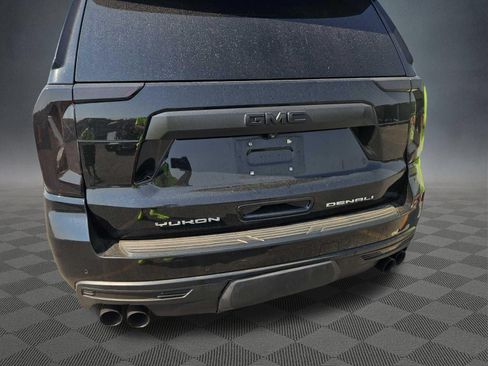 Used 2022 GMC Yukon XL Denali AWD/4WD image 5