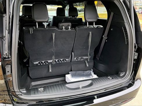 Used 2025 Chrysler Pacifica Select image 34