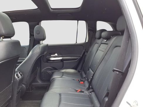 Used 2022 Mercedes-Benz GLB 250 4MATIC image 10