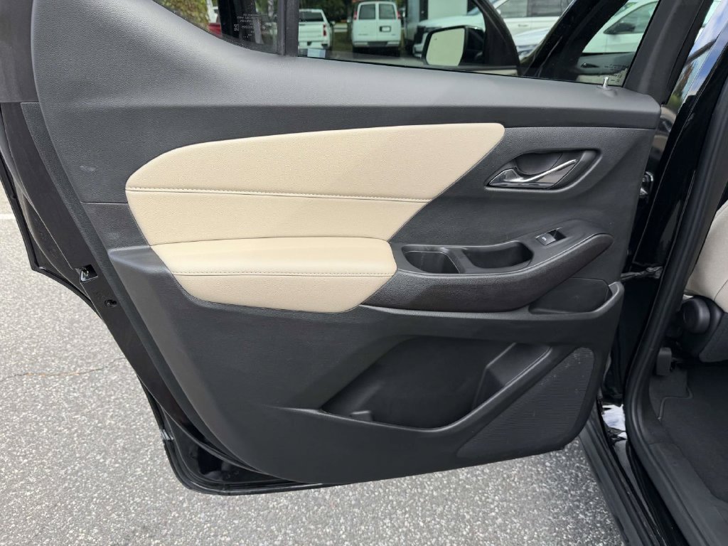 Used 2023 Chevrolet Traverse LS w/ Safety Package AWD/4WD image 19