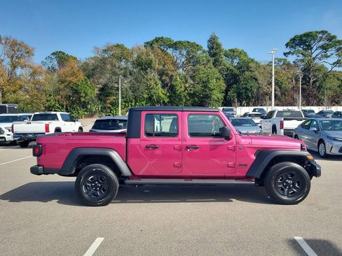 Used 2024 Jeep Gladiator Sport image 4