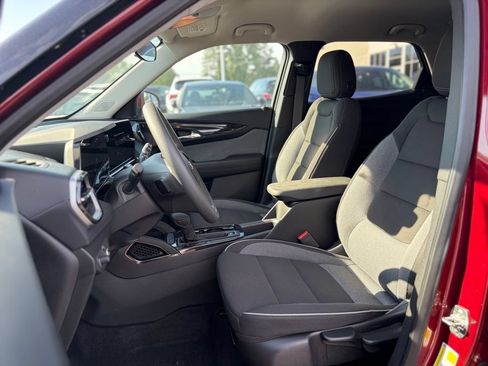 Used 2025 Chevrolet TrailBlazer LT AWD/4WD image 16