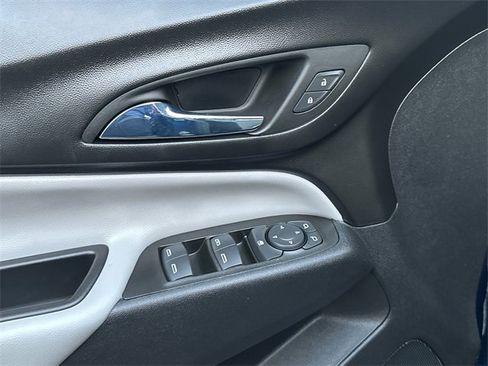 Used 2022 Chevrolet Equinox LS image 16