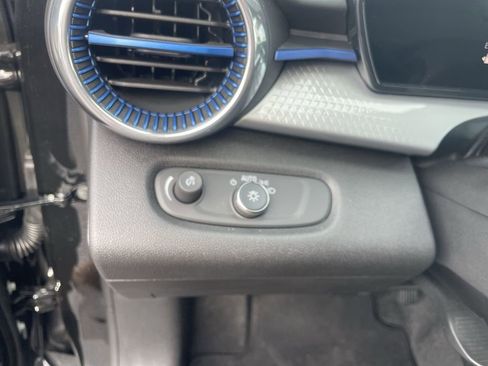 Used 2025 Chevrolet Trax LT w/ Driver Confidence Package image 18