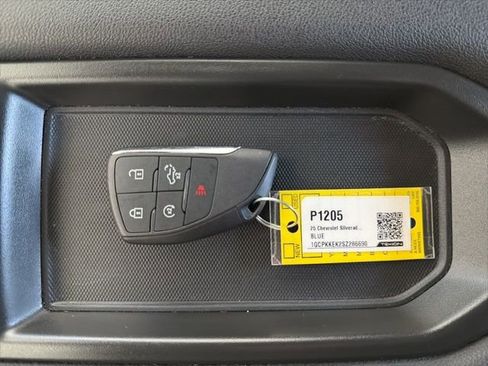Used 2025 Chevrolet Silverado 1500 LT image 34