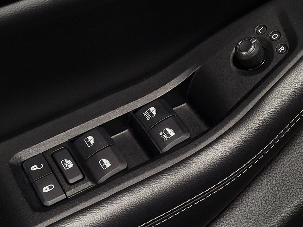 Used 2023 Jeep Grand Cherokee L Laredo RWD image 27