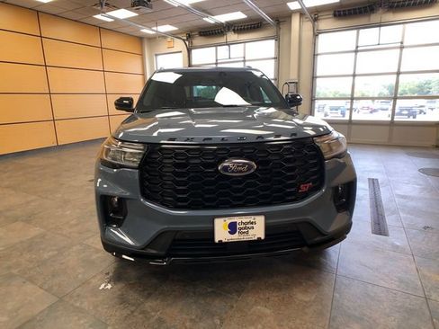 Used 2025 Ford Explorer ST AWD/4WD image 2
