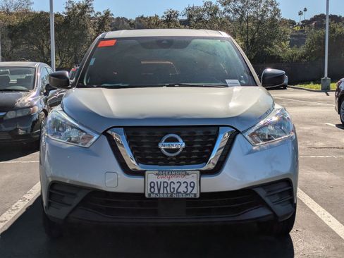 Used 2020 Nissan Kicks S image 2