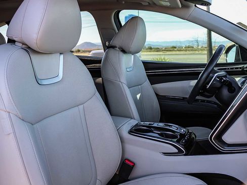 Used 2024 Hyundai Tucson Limited image 16