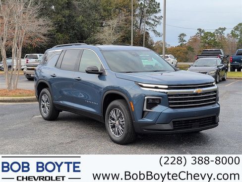 Certified 2026 Chevrolet Traverse LT w/ LPO, Floor Liner Package image 1