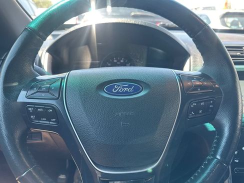 Used 2019 Ford Explorer Limited w/ Class III Trailer Tow Package FWD image 16