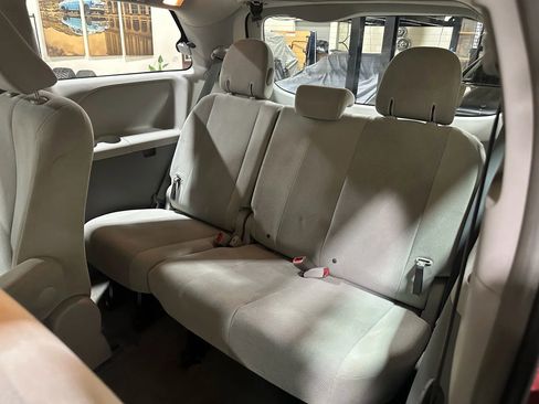 Used 2012 Toyota Sienna FWD image 23