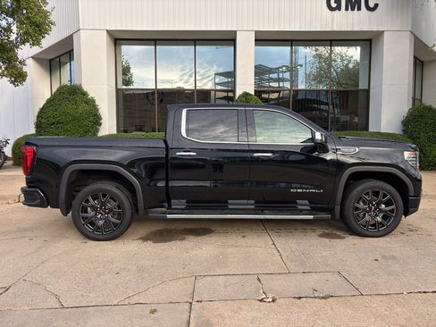 Used 2024 GMC Sierra 1500 Denali w/ Technology Package AWD/4WD image 9