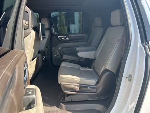 Used 2022 GMC Yukon XL SLT w/ SLT Premium Package image 22