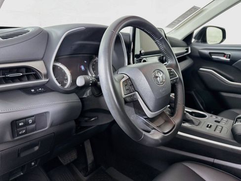 Certified 2026 Toyota Highlander XLE AWD/4WD image 4