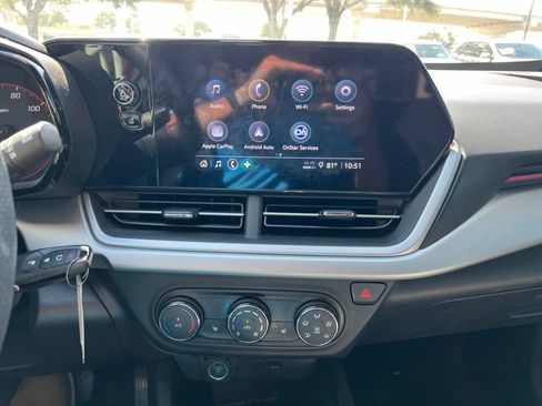 Used 2025 Chevrolet Trax RS w/ Sunroof Package FWD image 18