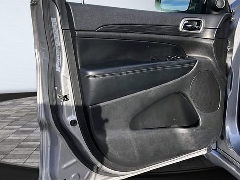 Used 2019 Jeep Grand Cherokee Altitude image 24