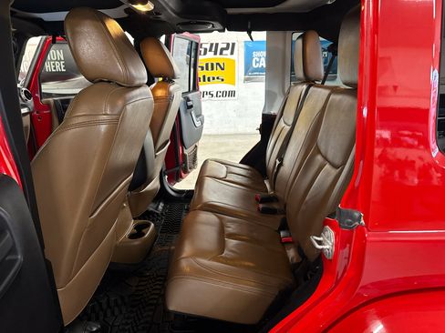 Used 2013 Jeep Wrangler Unlimited Sahara w/ Connectivity Group image 27