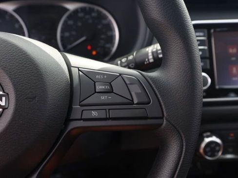 New 2025 Nissan Kicks Play S image 27