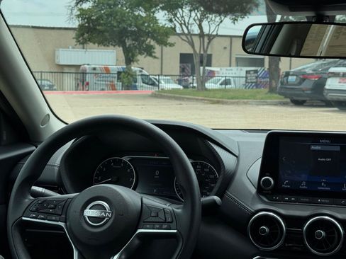 Used 2025 Nissan Sentra SV FWD image 34