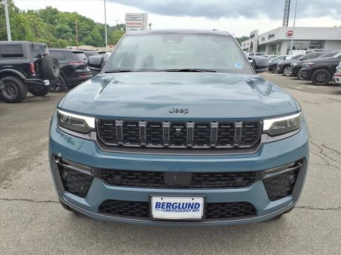 New 2026 Jeep Grand Cherokee Summit AWD/4WD image 9