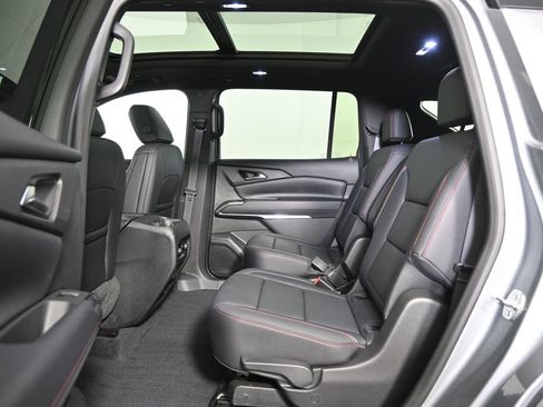 Used 2026 Chevrolet Traverse Z71 w/ LPO, Floor Liner Package AWD/4WD image 18