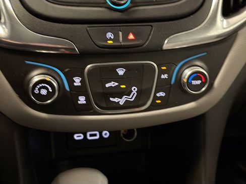 Used 2022 Chevrolet Equinox LT FWD image 18