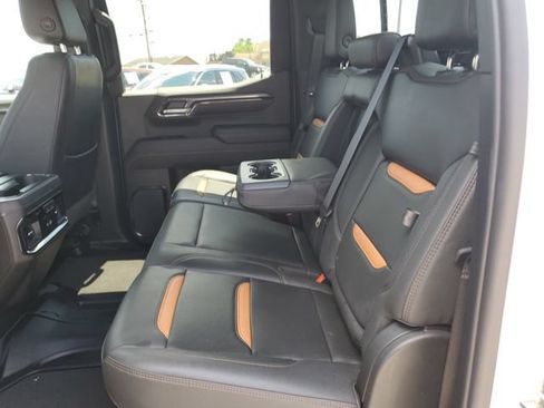 Used 2023 GMC Sierra 1500 AT4 w/ AT4 Premium Package AWD/4WD image 13