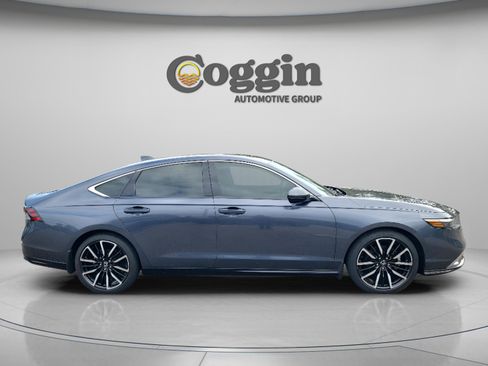 Used 2023 Honda Accord Touring image 4