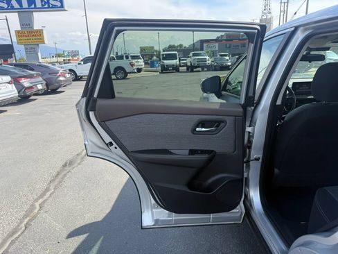 Used 2023 Nissan Rogue SV AWD/4WD image 23