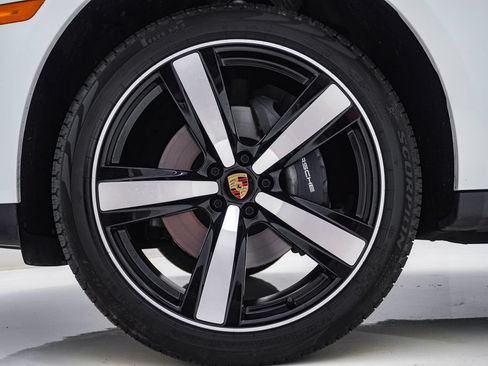 Certified 2026 Porsche Macan AWD/4WD image 13