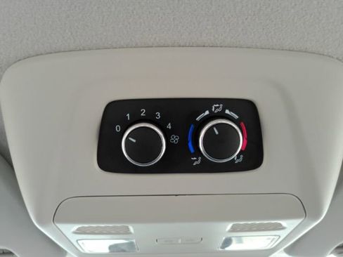 Used 2025 Ford Transit 350 XLT image 40