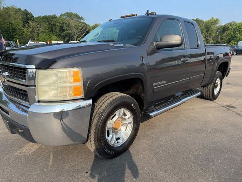 Used 2010 Chevrolet Silverado 2500 LT AWD/4WD image 9