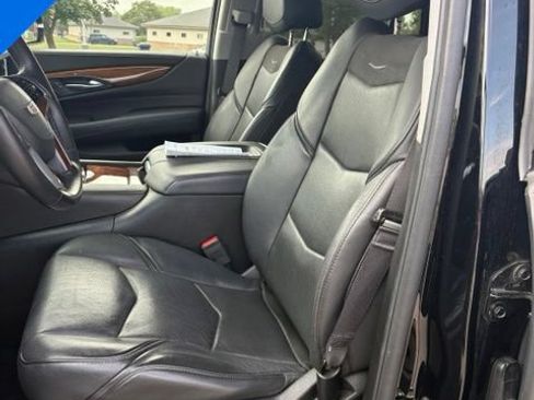 Used 2016 Cadillac Escalade Luxury AWD/4WD image 12