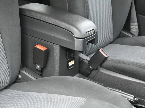 Used 2013 Jeep Patriot Latitude FWD image 29