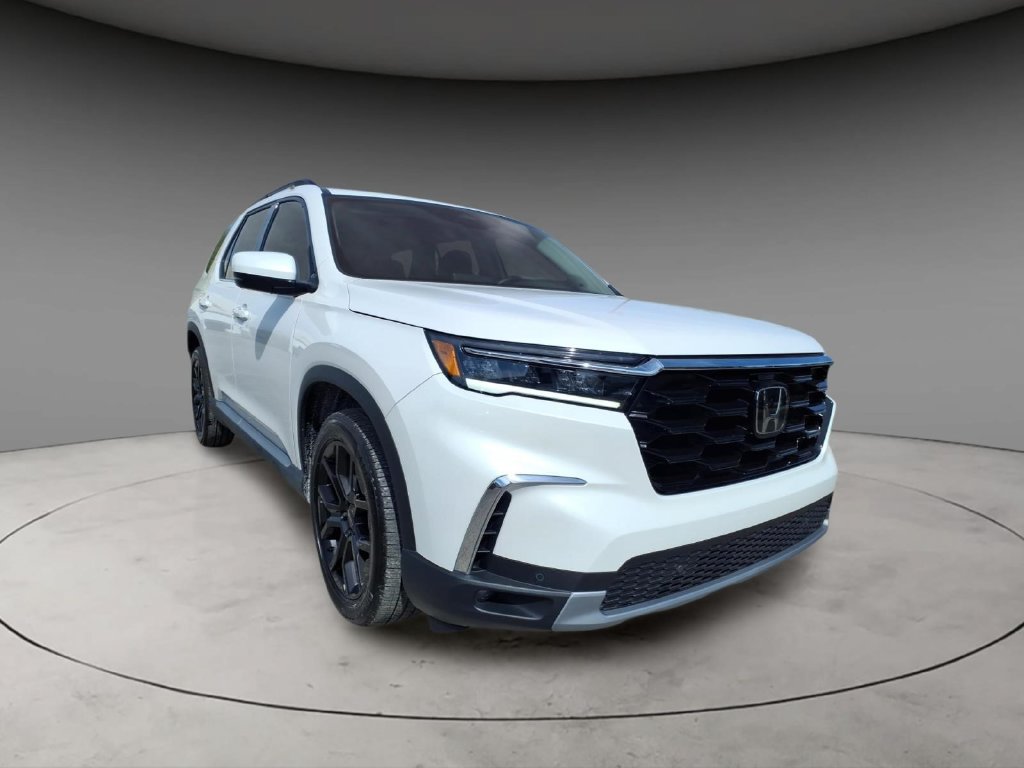 Used 2025 Honda Pilot Touring image 6