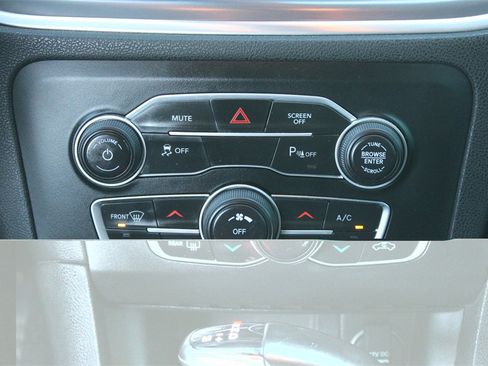 Used 2020 Dodge Charger SXT image 21