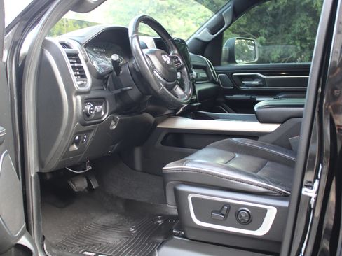 Used 2019 RAM 1500 Laramie AWD/4WD image 22