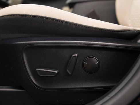 Used 2020 Ford Escape SE image 15