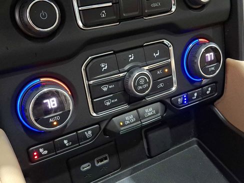 Used 2023 Chevrolet Tahoe Premier image 17